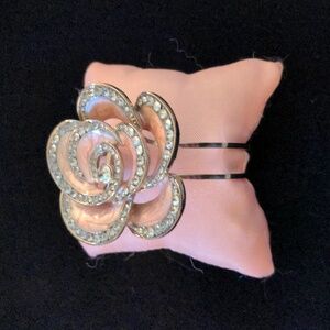 NWOT Candie's Floral bracelet